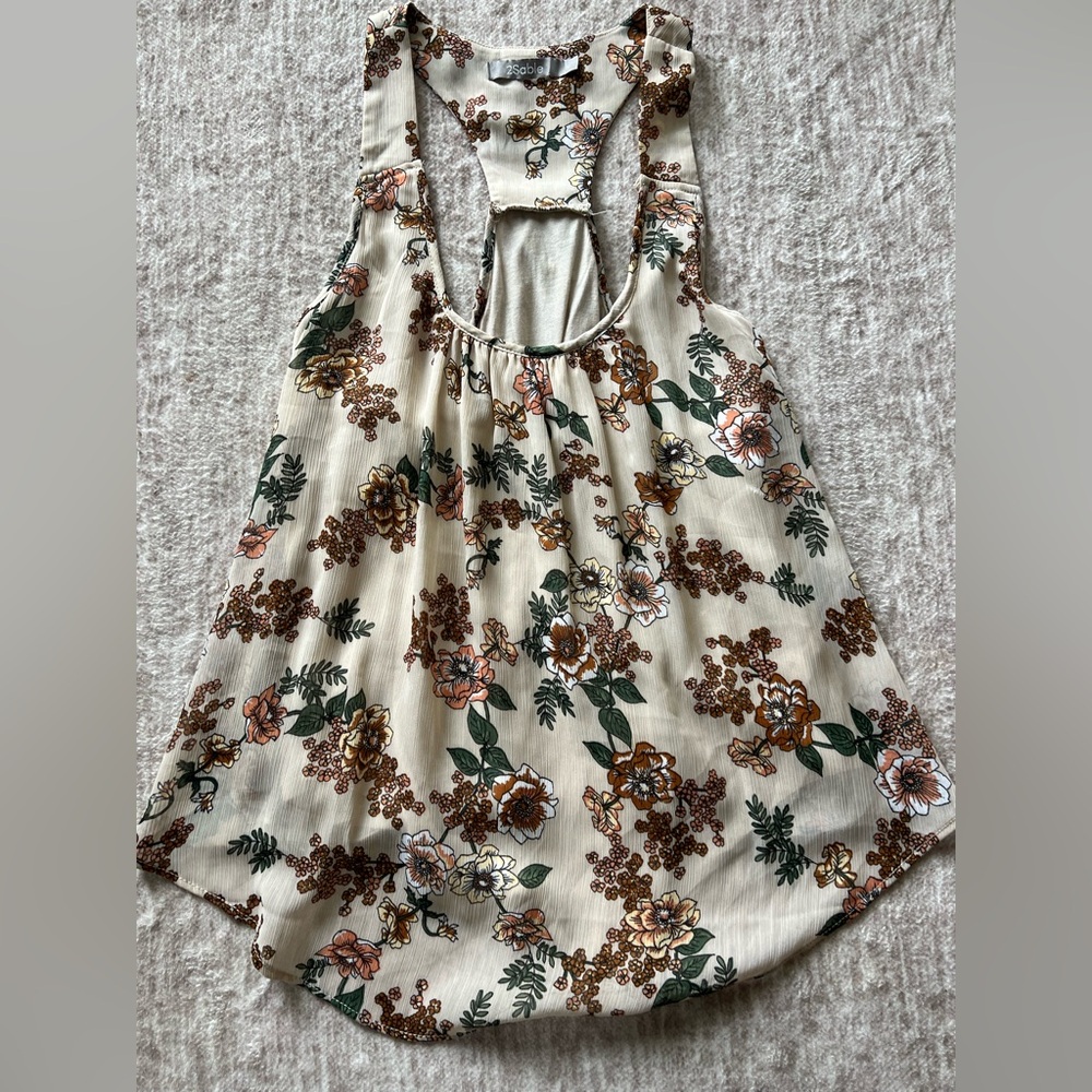 Able Floral Patterned Top